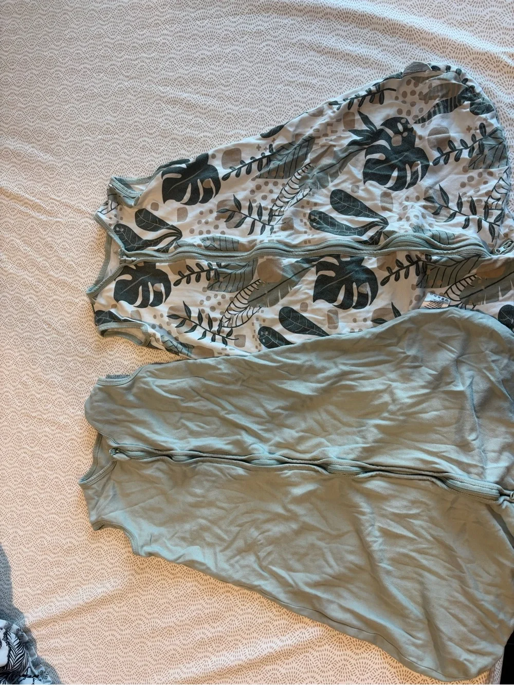 Yoofoss Kids Sleep Sack Set in Sage Green and Leaf Print